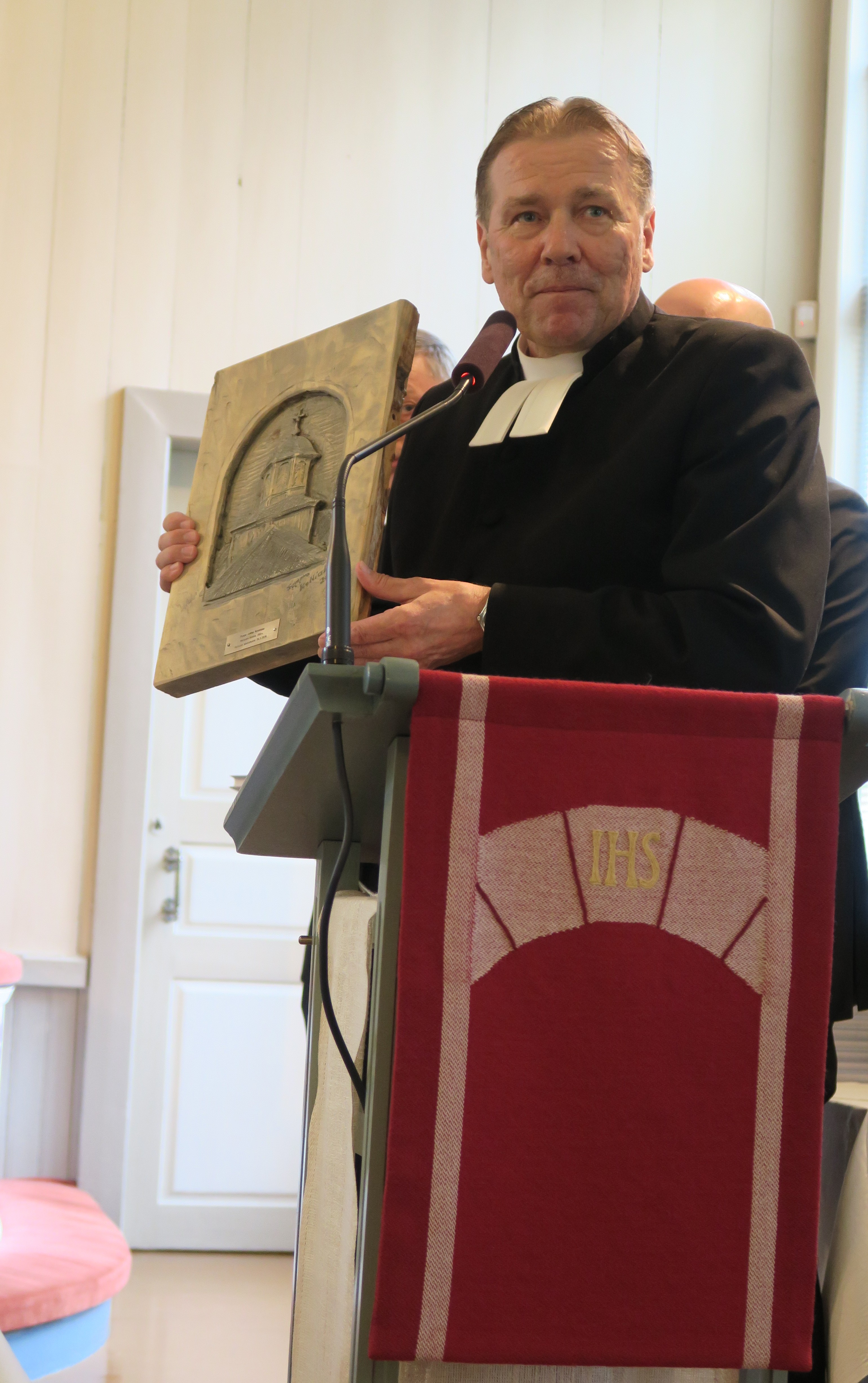 Kirkkoherra Juha Karhulahti.