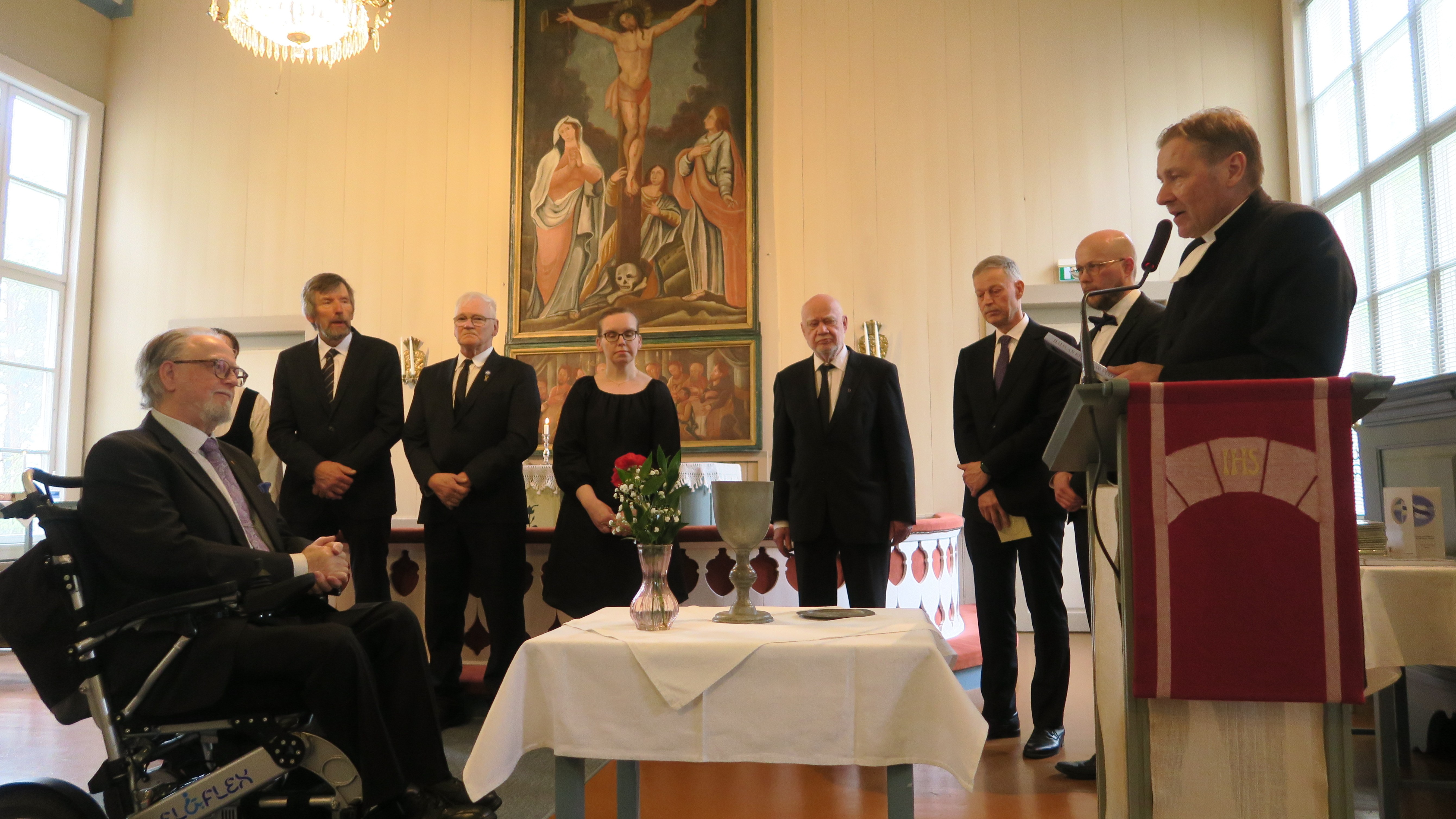 Juhlatilaisuus kirkossa.